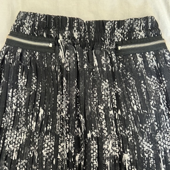 The Kooplea Sport black & grey pleated skirt Size Small - Picture 7 of 9